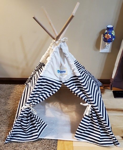 Cute Pet Teepee (24" squared by 29" tall)
