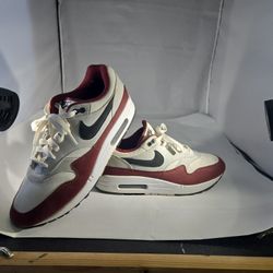 Nike Air Max – Men’s Size 10 – Clean Burgundy/Cream 🔥