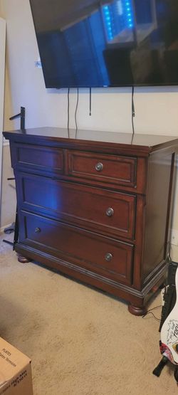 Dresser