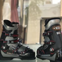 Women Size 9, Salomon Ski Boots Mission 550 + Snow Blades