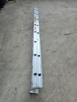 Aluminum Extension Ladder 13' maximum reach 16 ft
