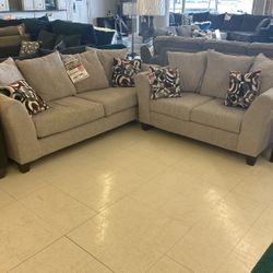 Sofa/ loveseat 