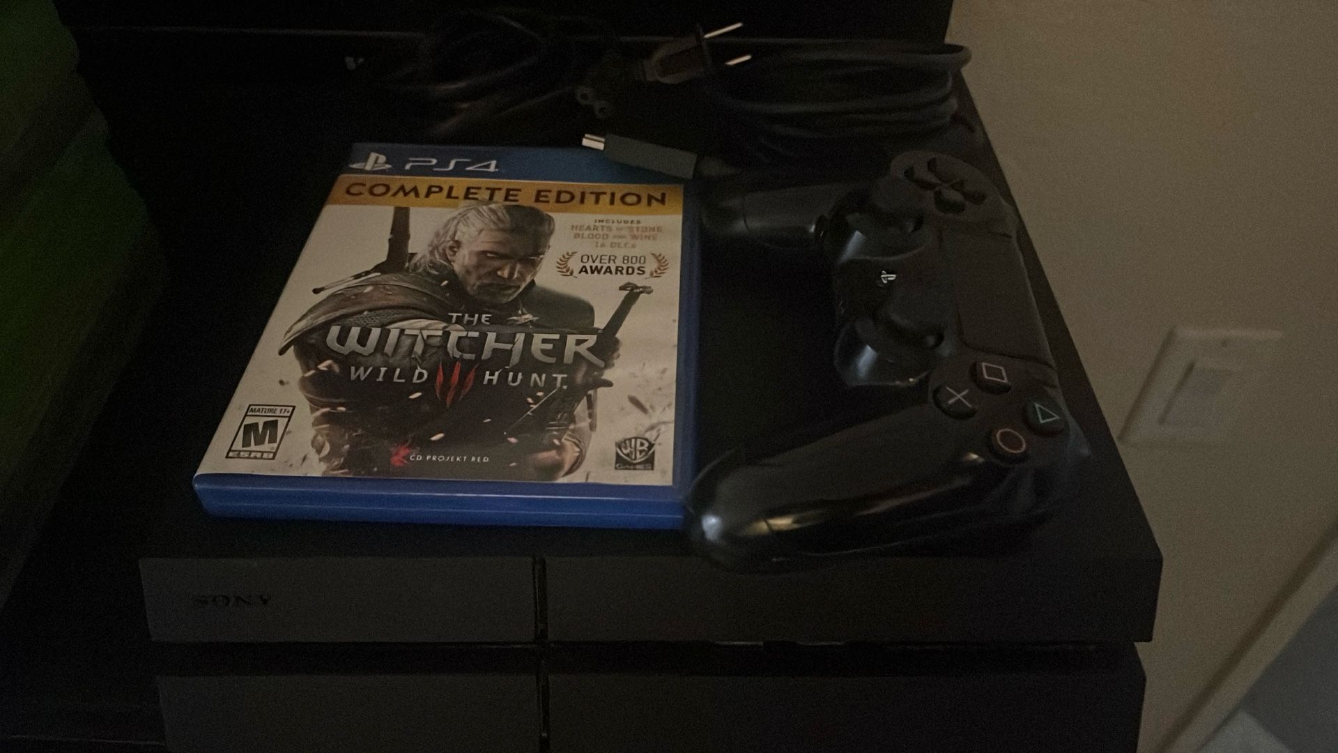 PlayStation 4 + Controller & The Witcher 3
