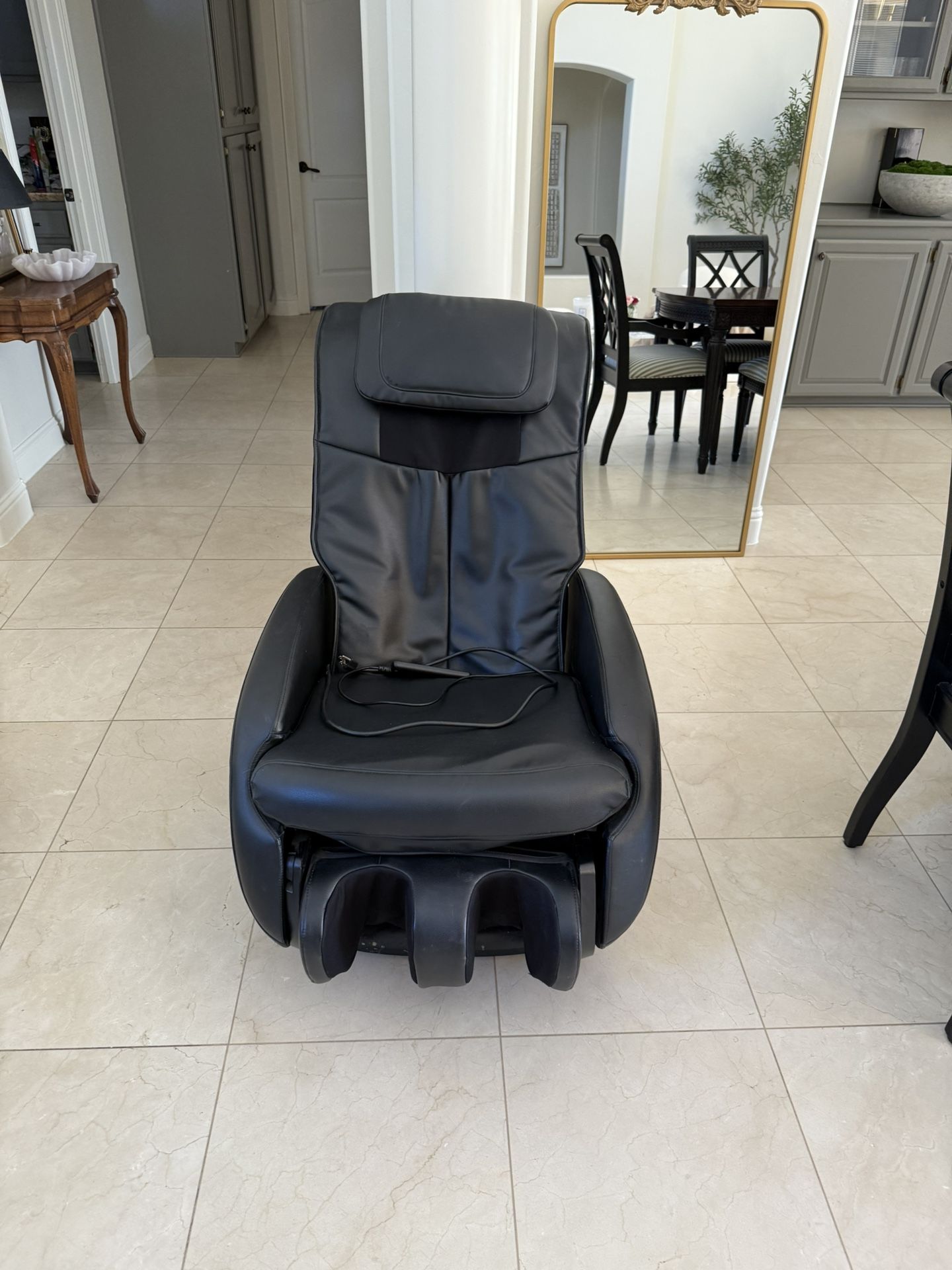 Human Touch WholeBody 5.0 Massage Chair – Excellent Condition!