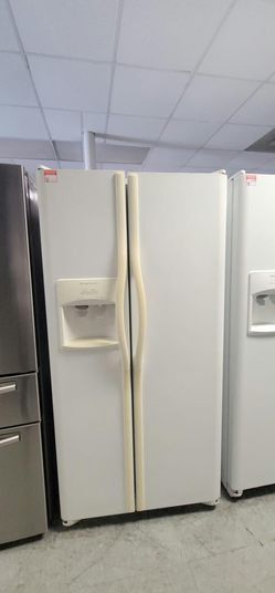 Frigidaire Side‑by‑Side Fridge – Ice & Water, White, Clean