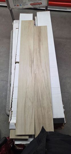 Glue down vinyle.     Adhesive glue down vinyle  plank