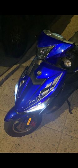 150cc moped blue