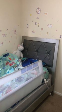 Twin size  girl’s bed $175 OBO