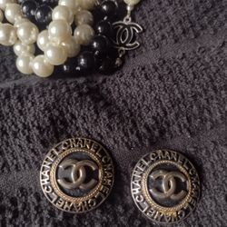 Vintage CHANEL Clip on Button Earrings Black/Gold for Sale in Huntsville,  AL - OfferUp