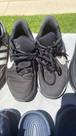 3.5 Big kids Nike tennis shoes