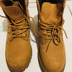 Timberland Boots  Size 8 Womens 