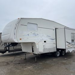 2002 Fifth Wheel 