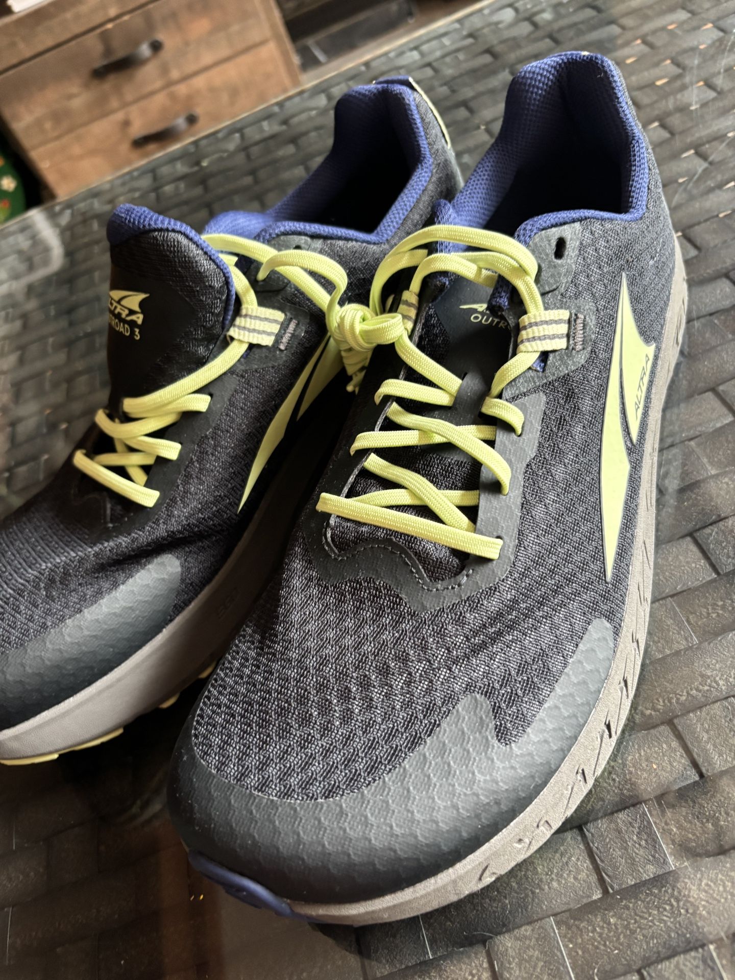 10 Pairs Of Very Nice Shoes Never Worn And Authentic.