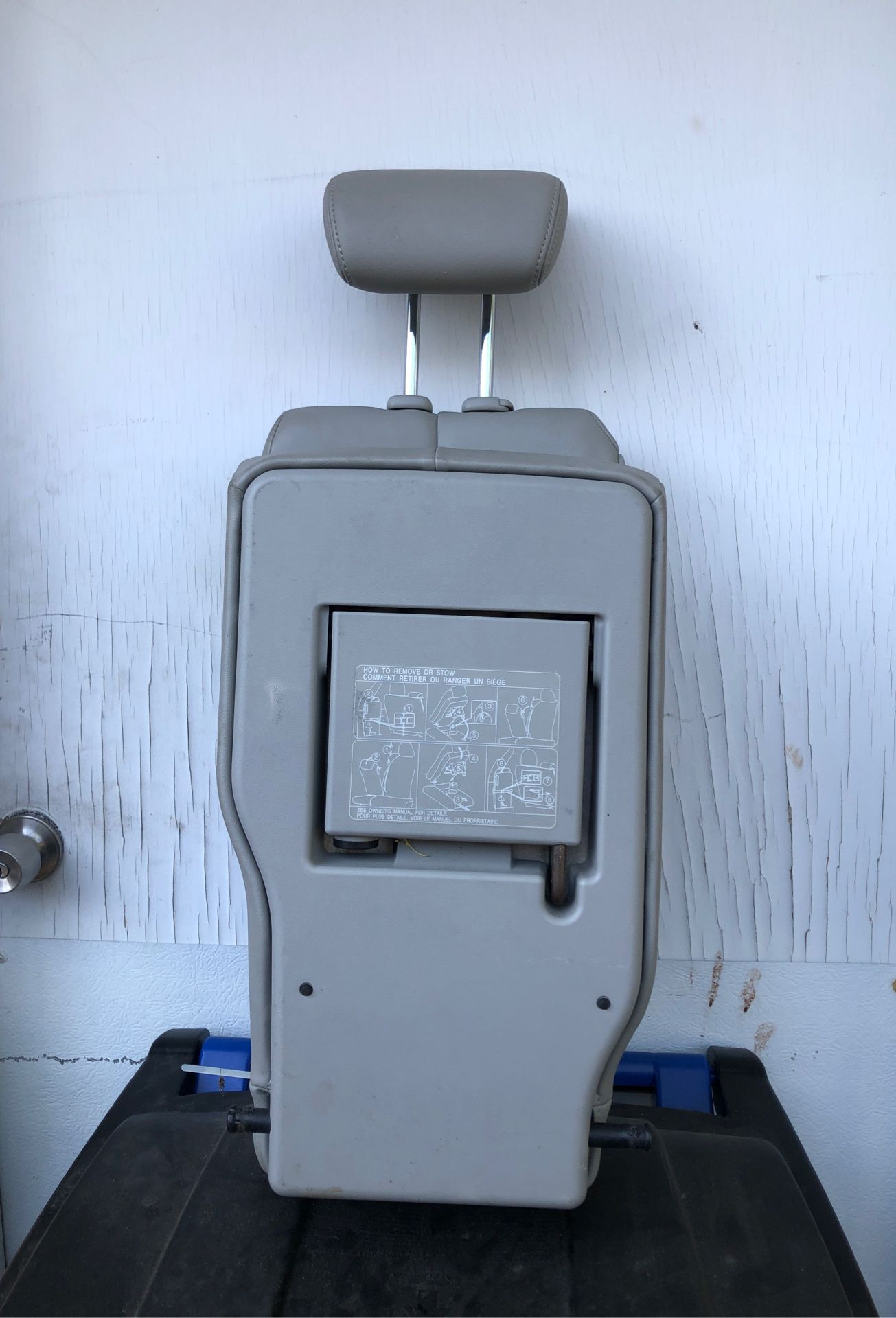 2011-2019 Toyota Sienna 2nd row Middle Jump Seat in Gray Leather