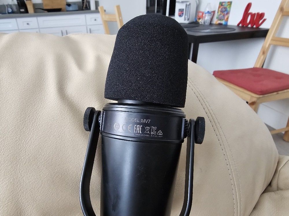 Microphone Shure MV7 with stand