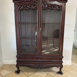 Antique CHIPPENDALE w/Key By MR Mahogany Cabinet Curio