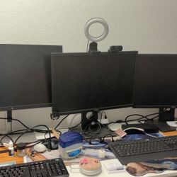 Monitors (4) (CHECK DESCRIPTION)