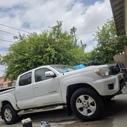 Toyota Tacoma Titulo Salbage Año 2015 Millas 105 Mil
