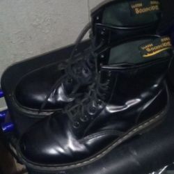  Dr. Martens 1460 boots