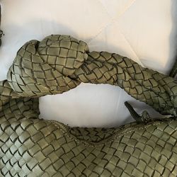 Gorgeous Bottega Style Leather Purse