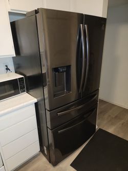 Samsung Food Showcase 22.4-cu ft 4-Door Counter-depth French Door Refrigerator with Ice Maker and Door within Door