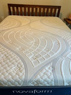 Novaform ComfortGrande Advanced Queen Memory Foam Mattress – Like New