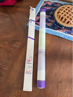 WILTON cakelayout  design mat w/rolling pin