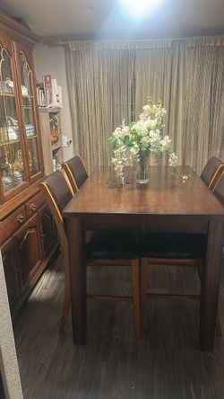 height of dining table