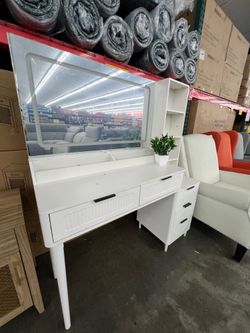 Makeup Vanity LED Desk 5 Drawers
