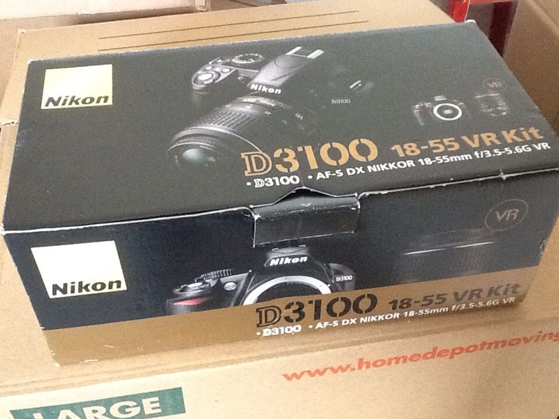 Nikon D3100 + 18-55 VR lens Kit (negociable)
