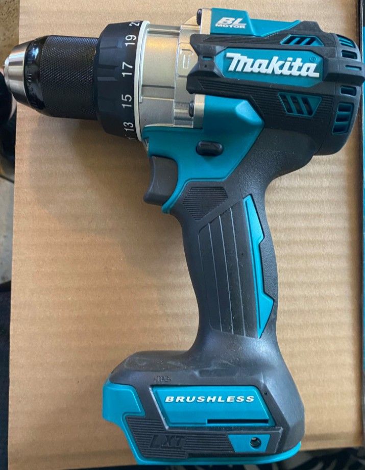 Makita 18V Lithium-Ion Brushless 1/2 In. Cordless Hammer Driver Drill (Tool Only ).      🍀🍀Yes I Have The Handel