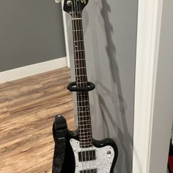 electric 4 string bass guitar perfect condition barley ever used!