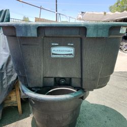 100 Gallon Rubbermaid Tub