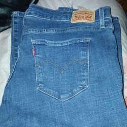 Women Levis Size 34 in very good Condition For $20