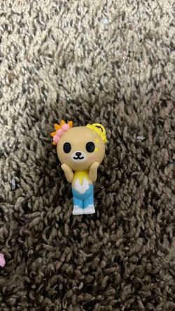Small bear figure (free dinosaur )