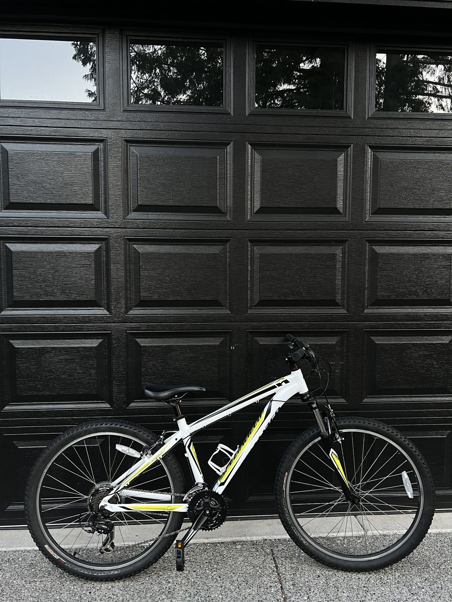 Specialized Hardrock Mountain Bike 26”