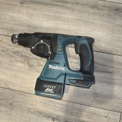 Makita Roto hammer and vacuum 
