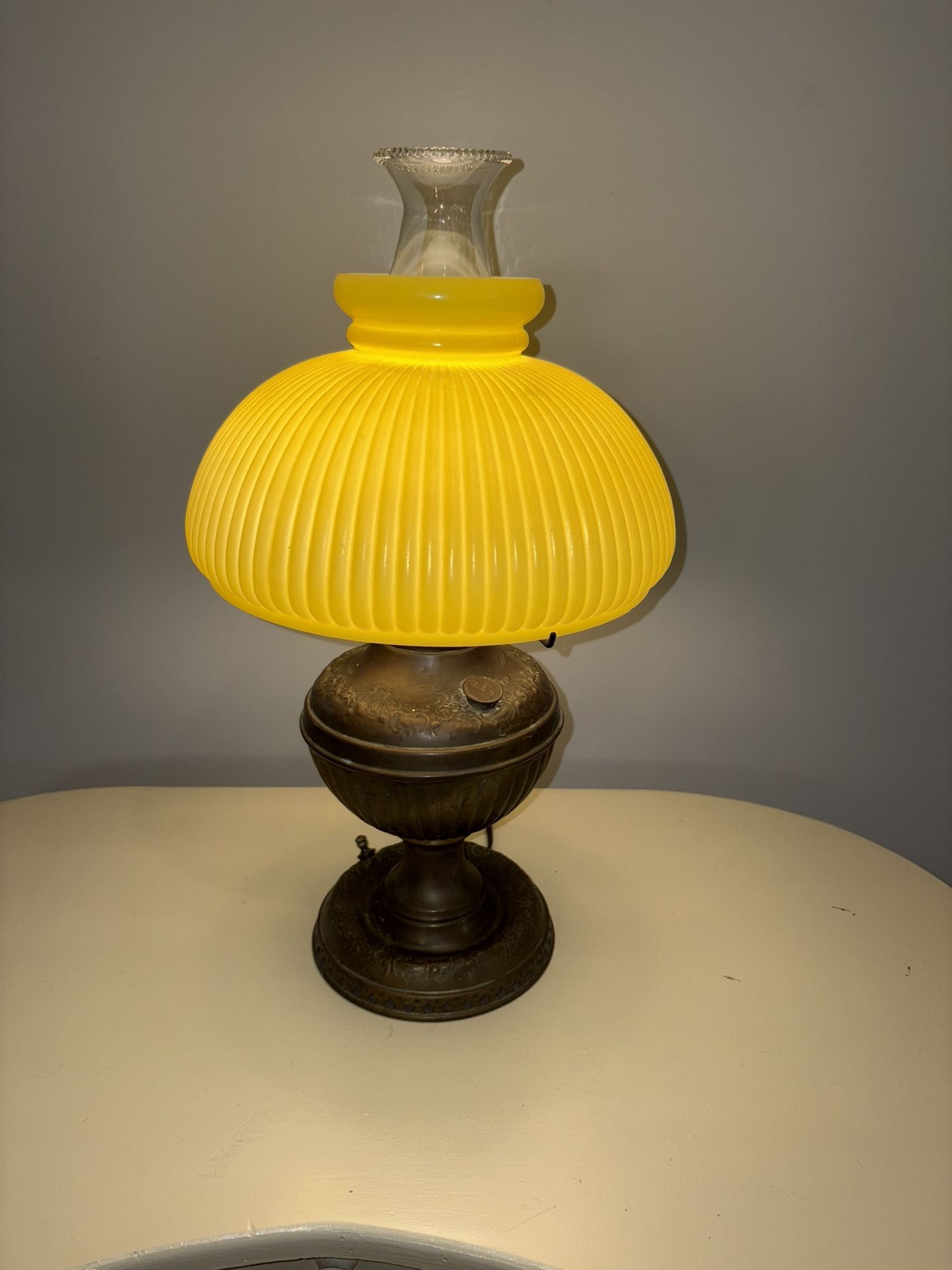 Vintage Antique oil kerosene electric lamp beautiful yellow glass brass base has small chip