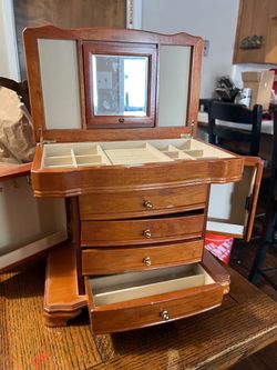 Jewelry box