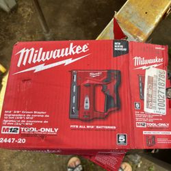 Milwaukee Staple Gun
