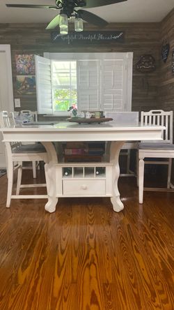 Broyhill Wood Counter Height Table & Chairs