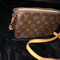 Louis Vuitton Vintage Pochette Handbag