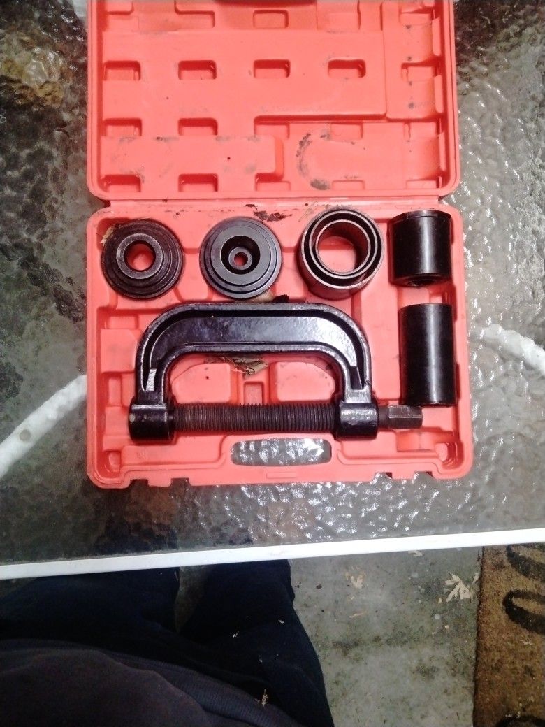 BallJoint U Joint Press 75 Or Best Offer In Toledo Can Meet You