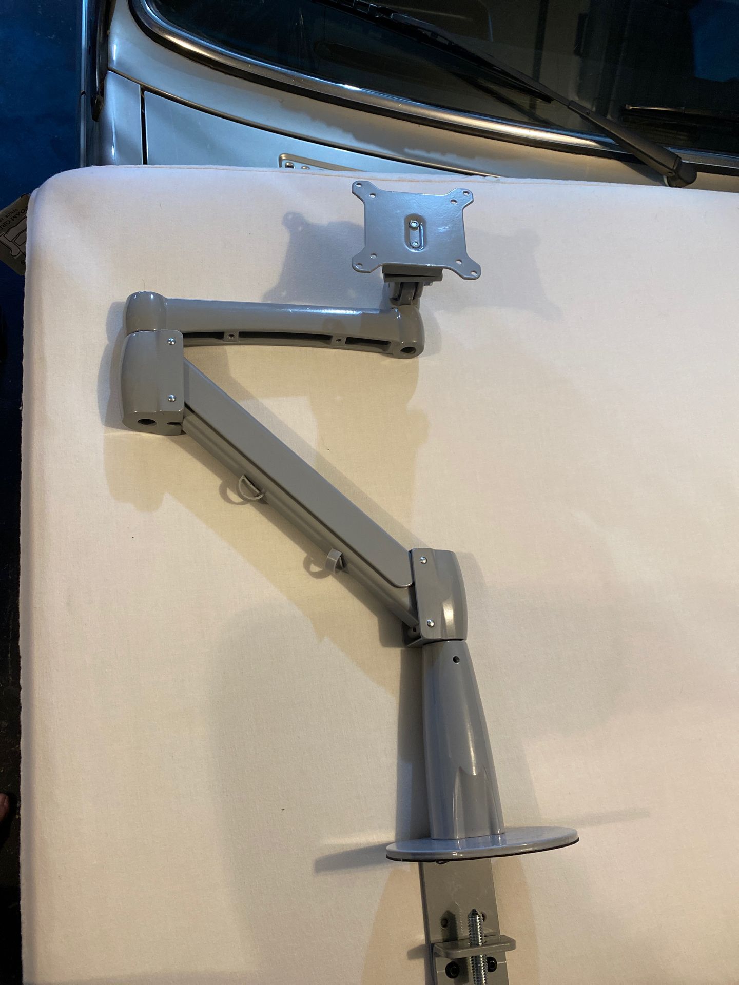 Uplift Desk Range monitor arm. Heavy duty single