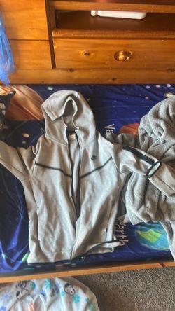 Grey nike tech