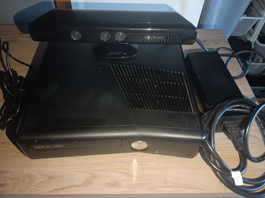 Xbox 360 S 320GB With Kinect