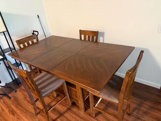 Dining table with leaf