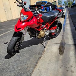 08 Hypermotard 1100 