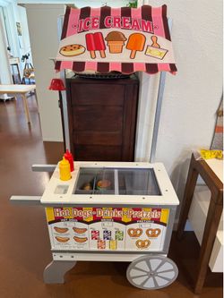Melissa & Doug Ice Cream / Hot Dog Cart