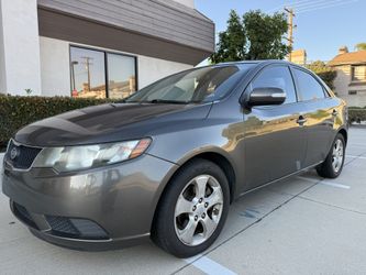 2010 KIA FORTE EX SEDAN (PERFECT WORK OR SCHOOL)